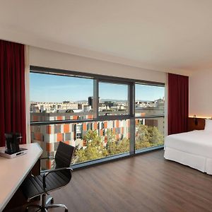 Camera con letto king size d'angolo